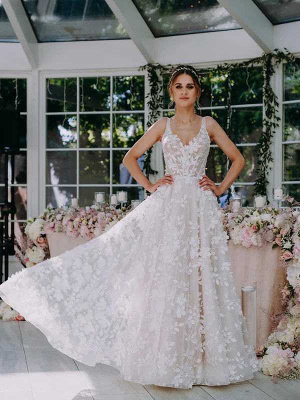 Luolandi 3D Floral Lace Ball Gown Wedding Gown V Neck Floor Length Wedding Dress Elegant